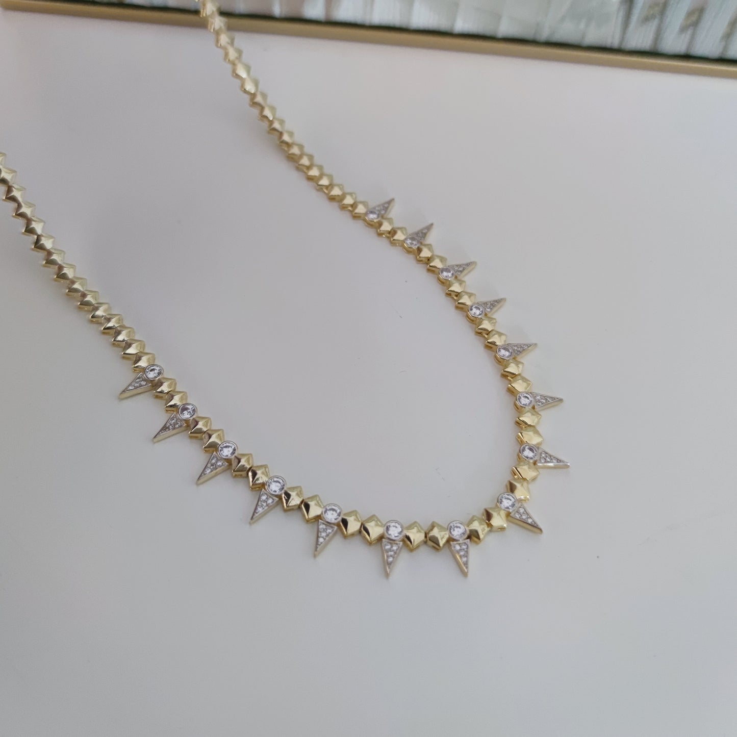 Taşlı Piramit Gerdanlık