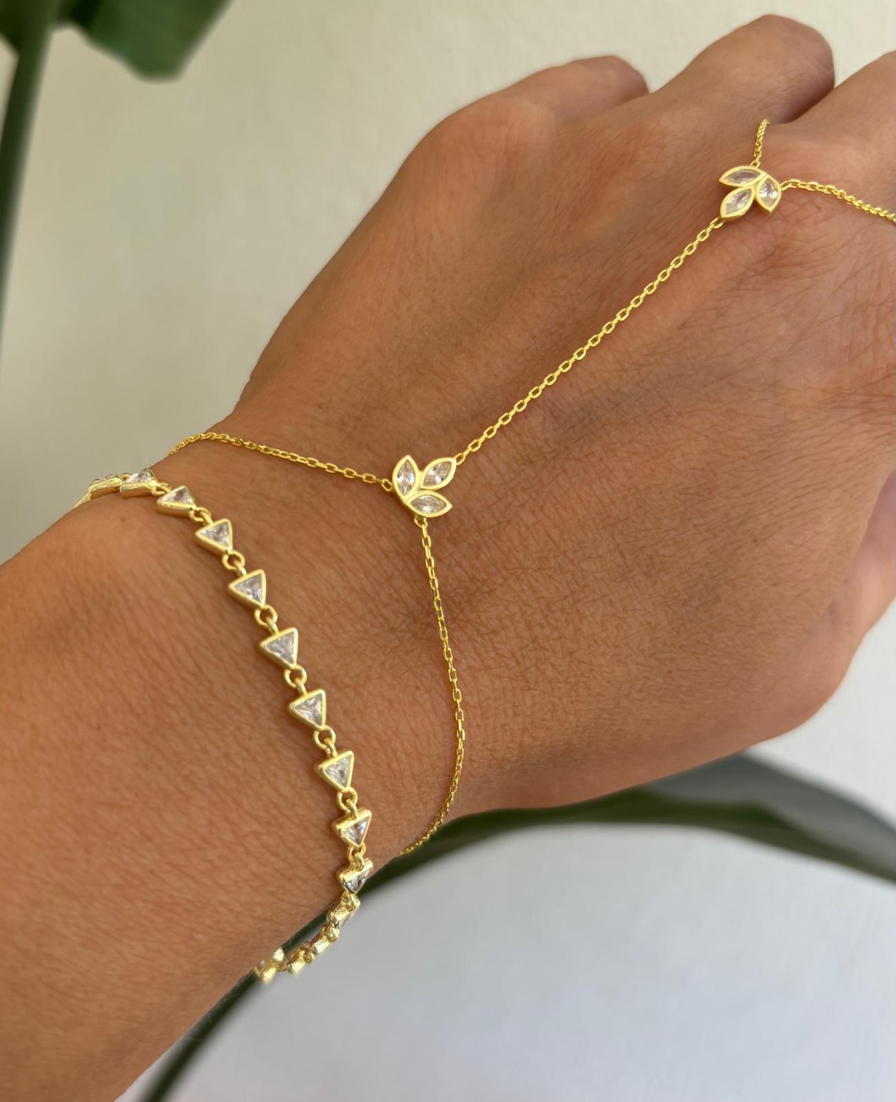 Taşlı Üçgen Bileklik